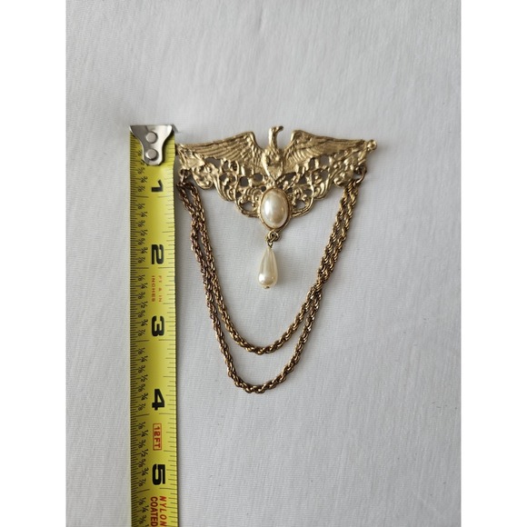 Vtg Gold Tone Large Eagle Dangle Chain Pearl Brooch - Picture 10 of 11